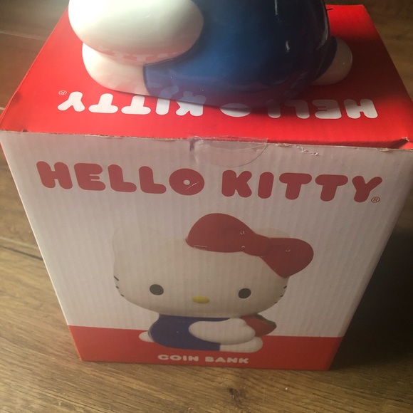One Left! RARE HELLO KITTY-NWT large Ceramic Bank - Picture 8 of 10